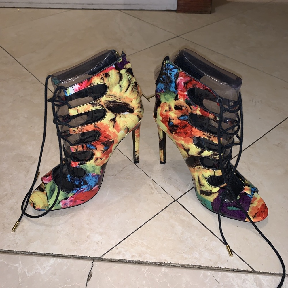 Steve Madden tie up heels.